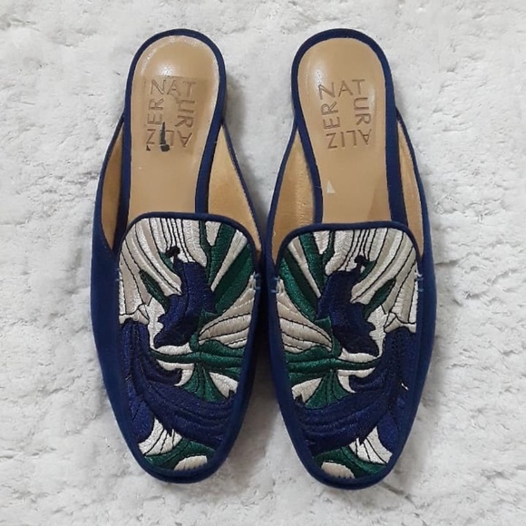 Naturalizer Small Heel Blue Slip On Mules Size 4 - Picture 13 of 13